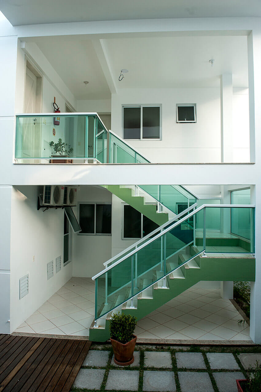 Prédio Branco - Escadas de acesso aos aptos superiores tipo standard